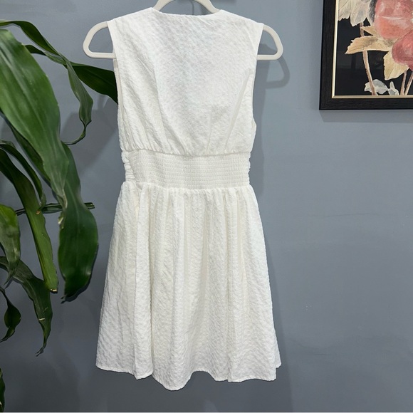 Abercrombie & Fitch
Tie-Front Textured Mini Dress sz XS White - Picture 3 of 5